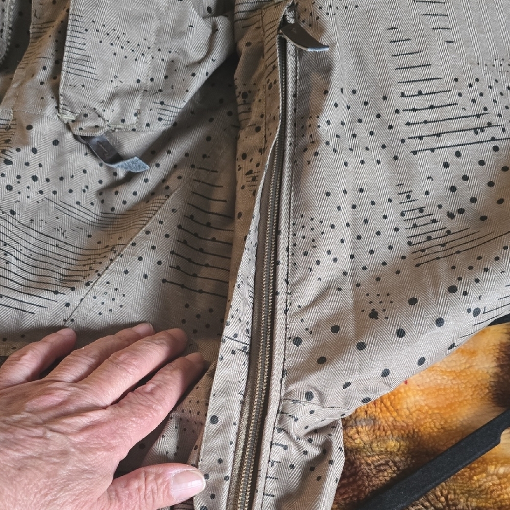 Volcom Kids Gray Patterned Raincoat - image 10